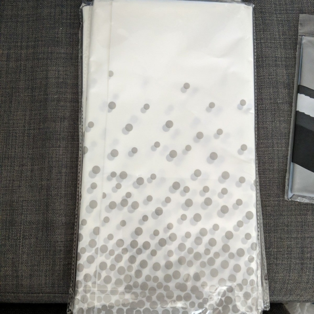 2 Pack Table Covers - Picture 2 of 4